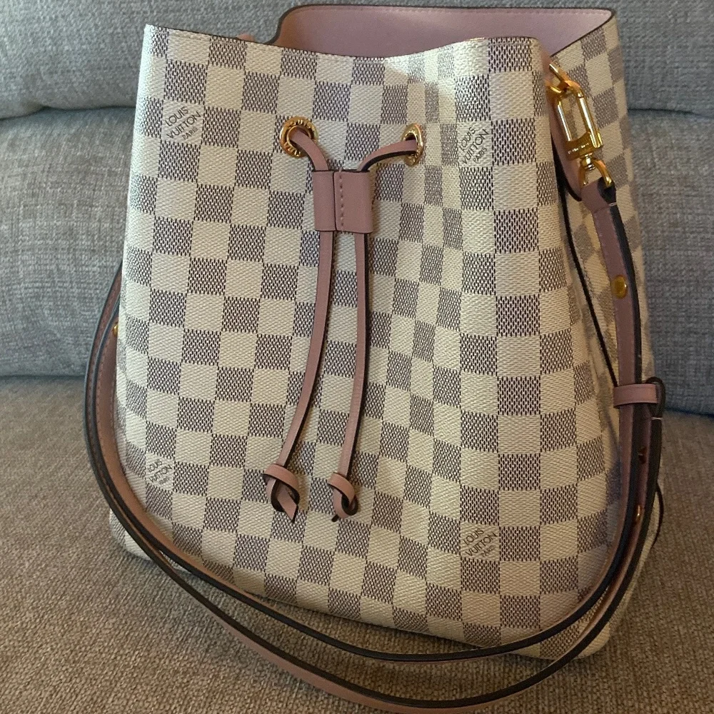 RARE Damier Azur Neonoe MM Eau De Rose Bucket style bag - Picture 1 of 11